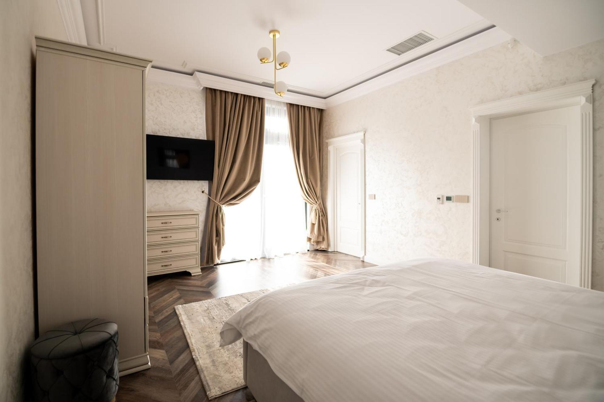 The Penthouse Hotel Vaslui Exterior foto