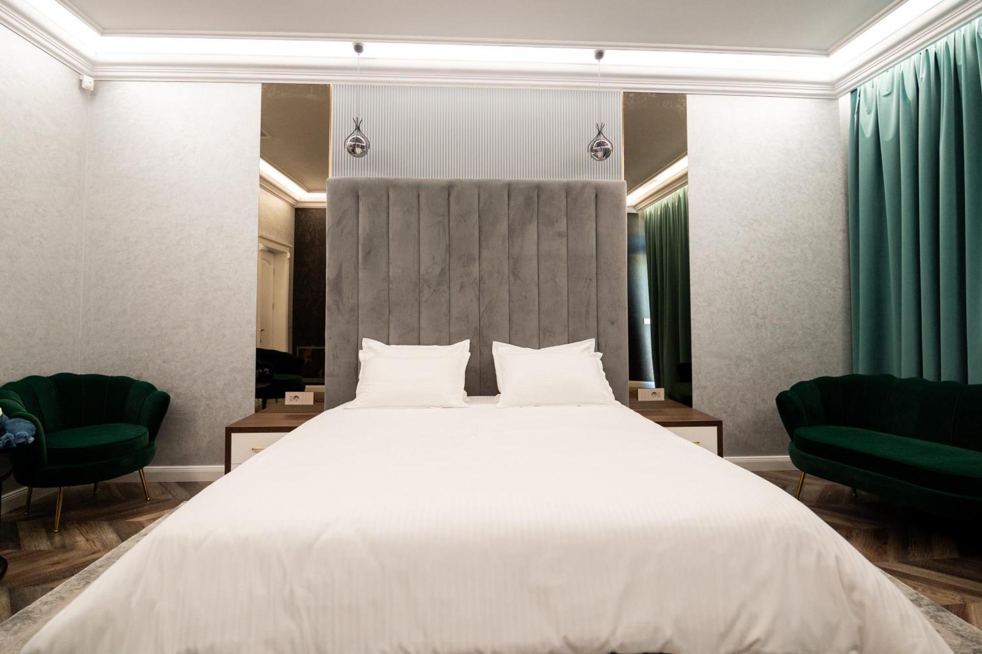The Penthouse Hotel Vaslui Exterior foto